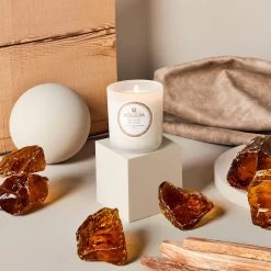 Voluspa Maison Blanc - Suede Blanc Classic Boxed Candle - Lore Perfumery 5 Voluspa Maison Blanc - Suede Blanc Classic Boxed Candle - Lore Perfumery -Home Fragrance SUEDE BLANC Classic LIT Web 1200x